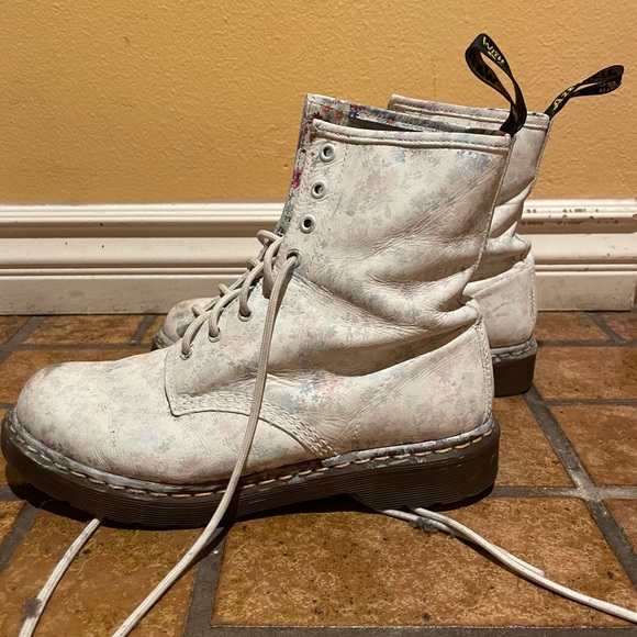 Dr.Martens Painted White Floral Delaney ankle boot - Picture 6 of 8